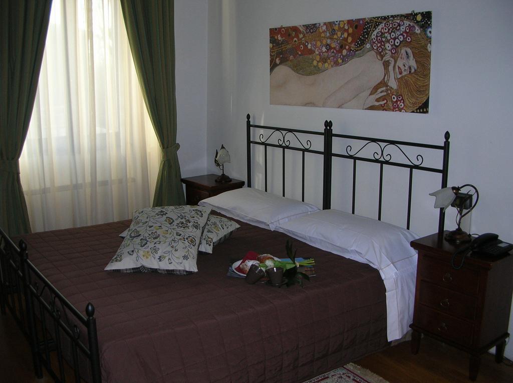 Hotel Monastero Del Lavello Calolziocorte Room photo