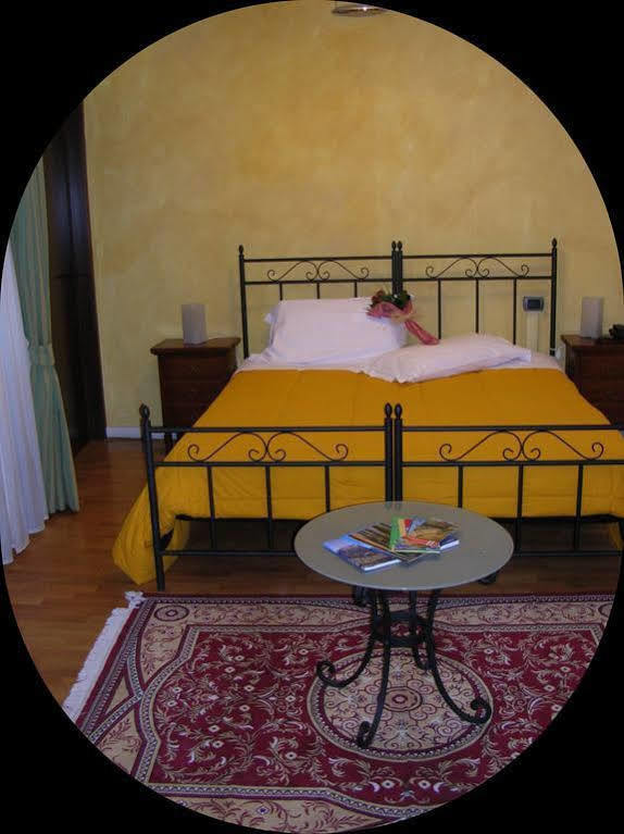Hotel Monastero Del Lavello Calolziocorte Exterior photo